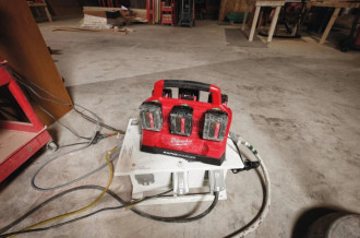 Зарядний пристрій PАCKOUT MILWAUKEE, M18 PC6 (для 6 ак. М18)